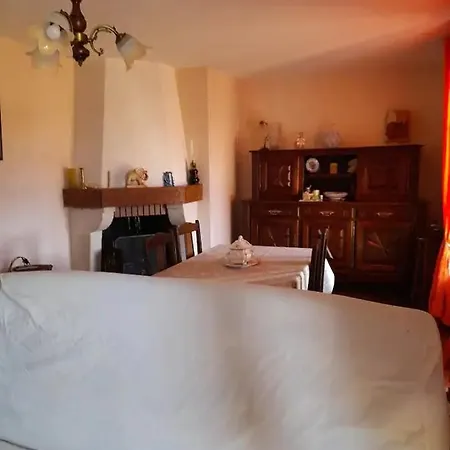Holiday home Maison Chaleureuse Avec Un Grand Jardin Verdoyant